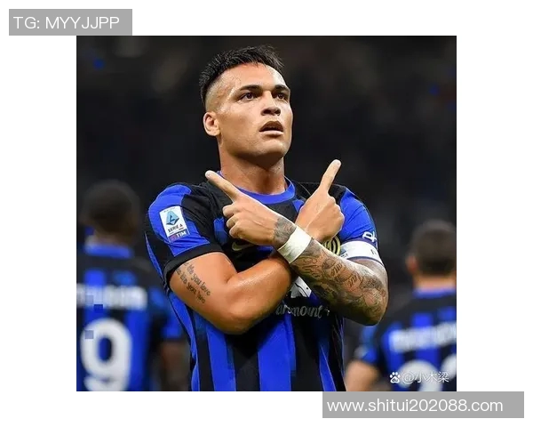 足球明星化身新手球员挑战赛，惊艳球场展现意外表现